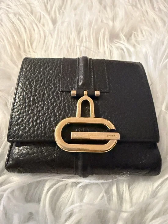Gucci Vintage Black Leather Wallet with Gold G-Logo Accent - Picture 2 of 12